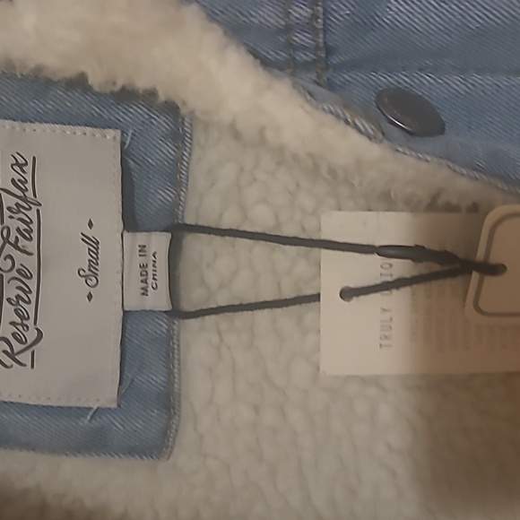 Jean Jacket with Sherpa lining - Picture 2 of 4